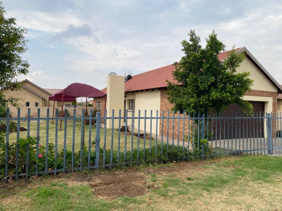 To Let 3 Bedroom Property for Rent in Waterkloof Hill Estate North West